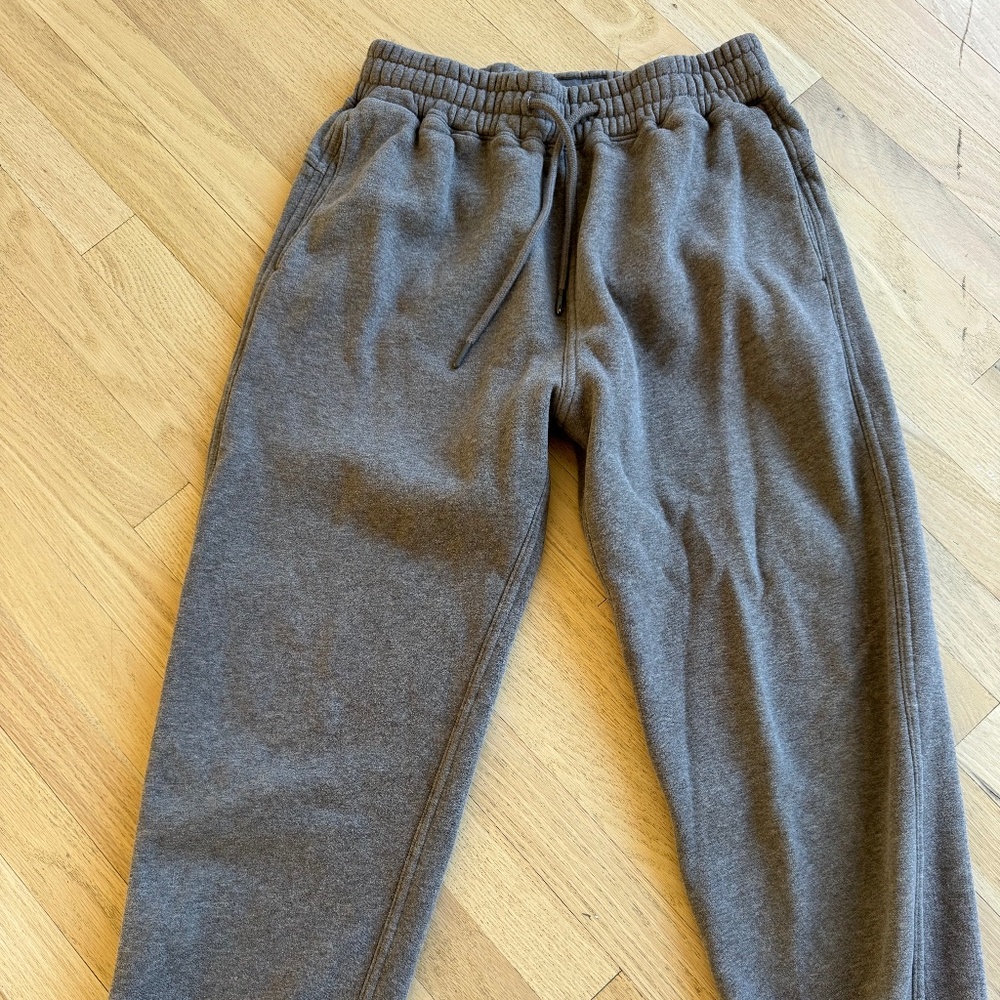 Abercrombie & Fitch Men's Essential Cinched Relaxed Sweatpants Short in Brown XS